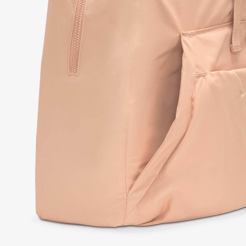 Nike大容量防泼水双肩包锦纶尼龙材质青年运动背包高清大图