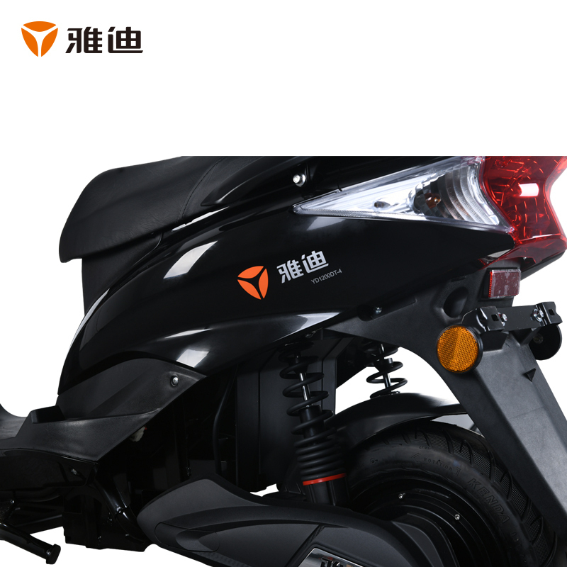 雅迪 新款豪战加长版 电动车 20ah时尚代步车电动轻便摩托车 黑色