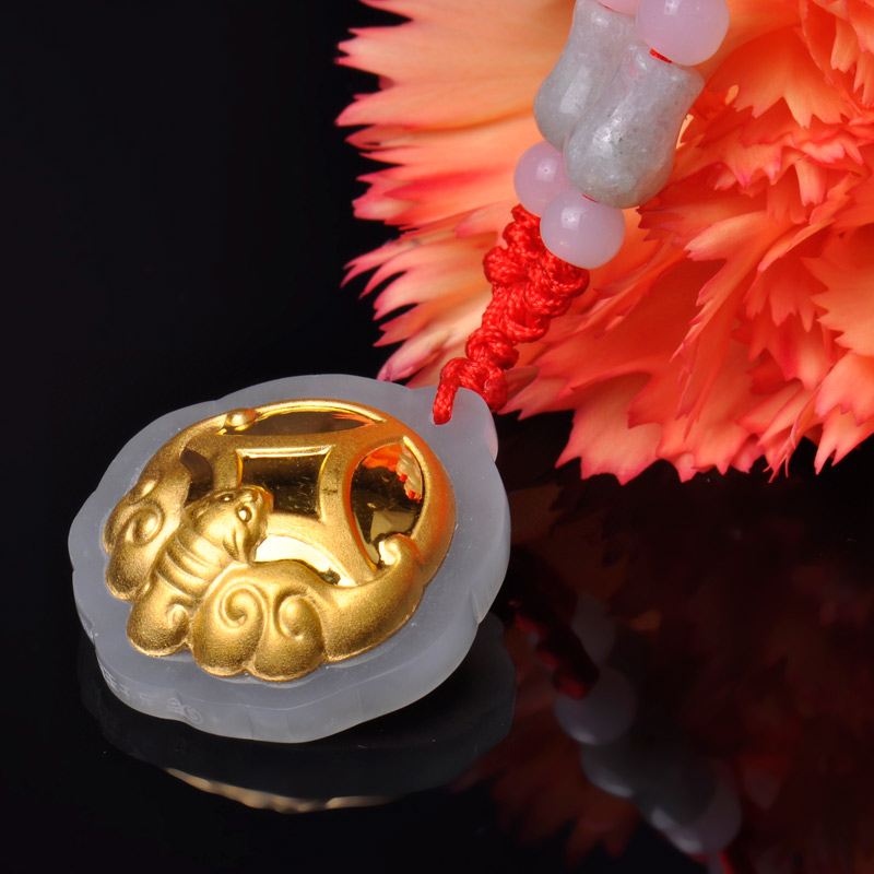 梦克拉 金镶玉吊坠蝙蝠铜钱吊坠 黄金镶和田玉圆形玉坠 福运高清大图