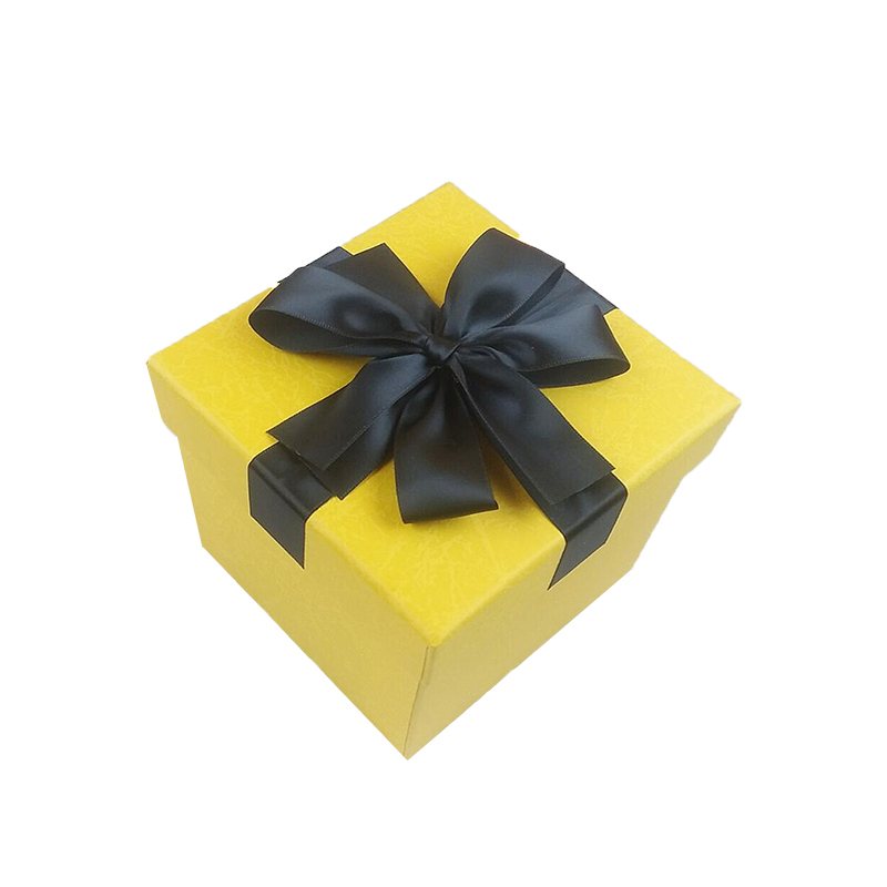 包装礼品盒子黄色(31*31cm)