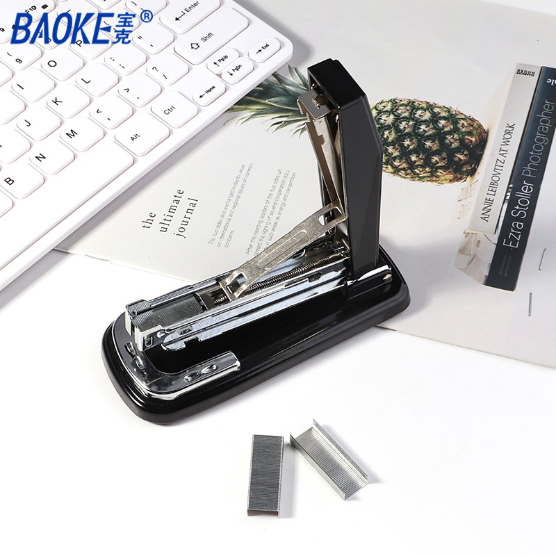 宝克(BAOKE)ST1104 品质耐用订书机/25页桌面型省力订书器 适配24/6钉 三色随机 1个