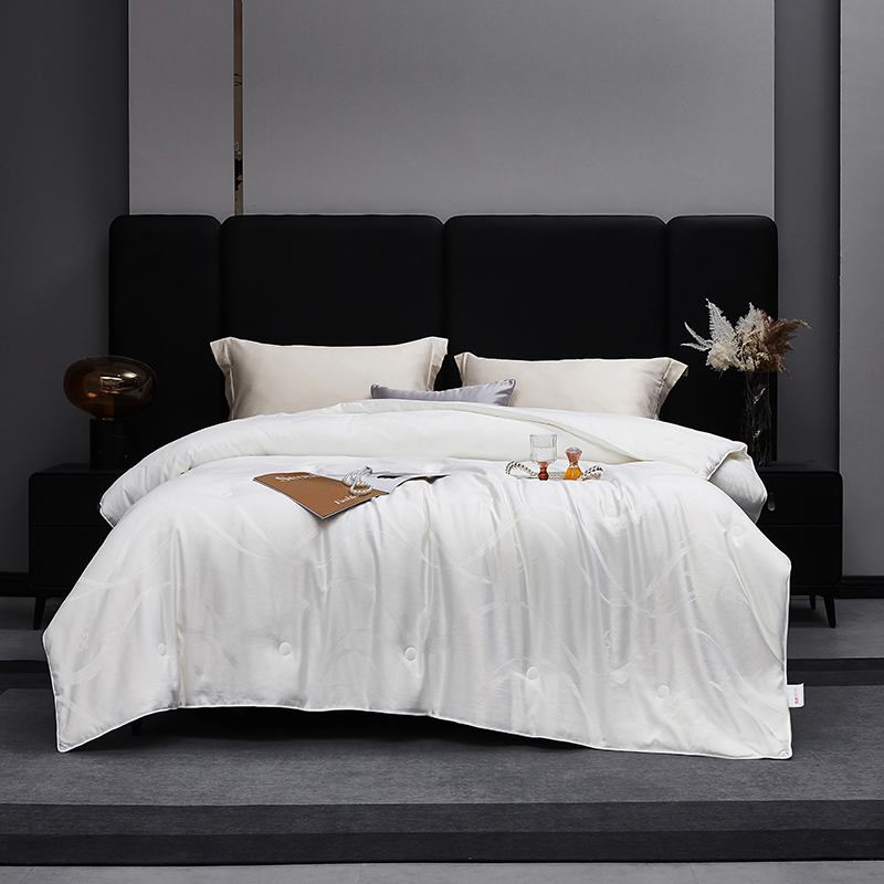 梦洁家纺 60天丝提花纤维蚕丝复合四季被:银海生花 200*230cm 1150g高清大图