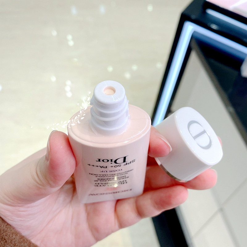迪奥(Dior)雪晶灵亮肤防晒乳清爽SPF50+ PA+++防紫外线修饰 30ml高清大图