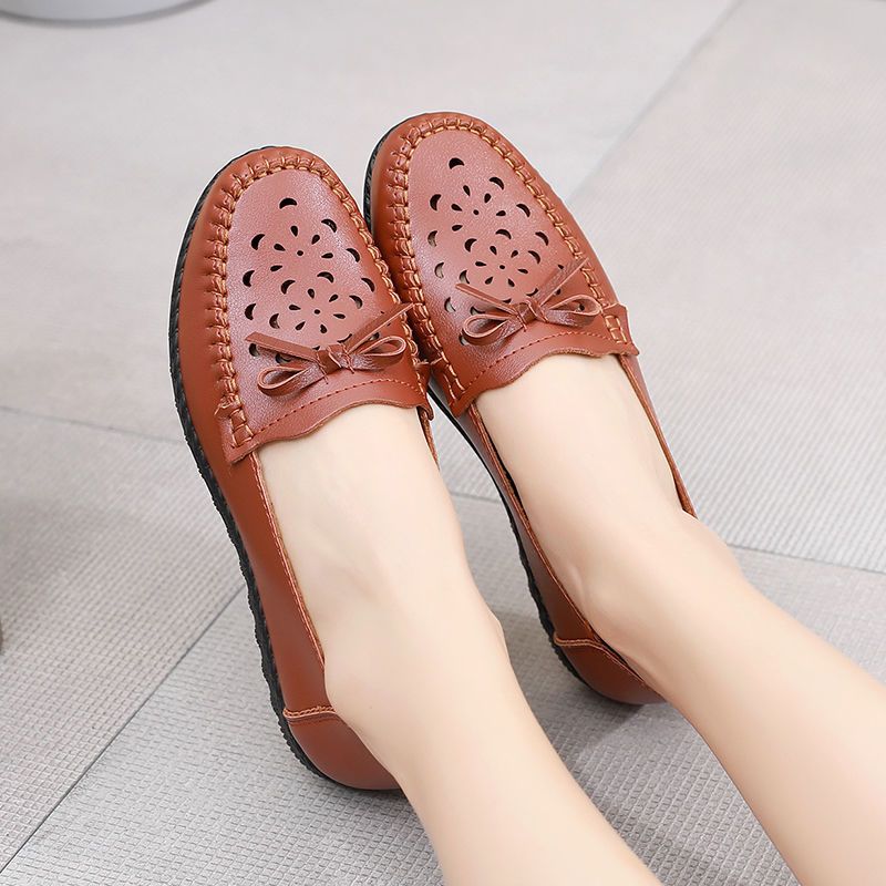夏季舒适休闲皮鞋中老年透气洞洞鞋妈妈凉鞋女防滑软底镂空老人鞋