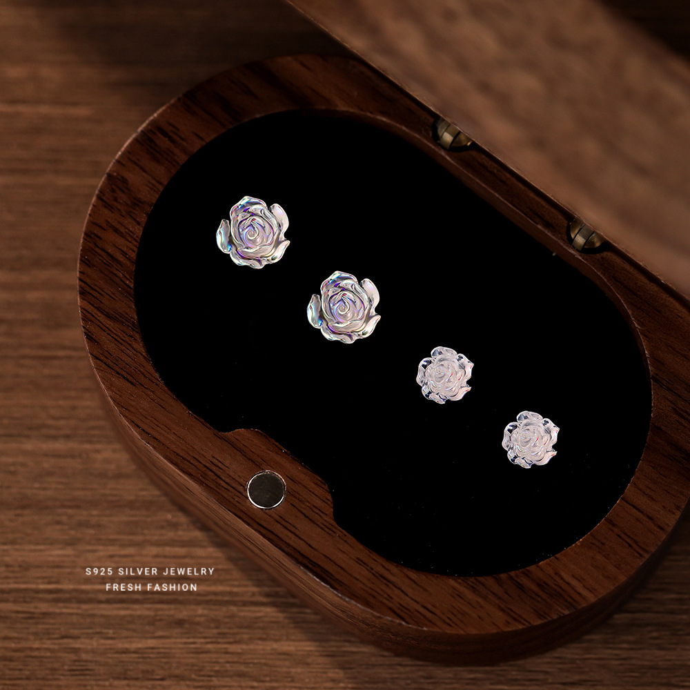 s925纯银清冷幻彩白玫瑰耳钉女法式复古轻奢气质甜美小众耳饰批发送女朋友老婆情人节七夕生日礼物