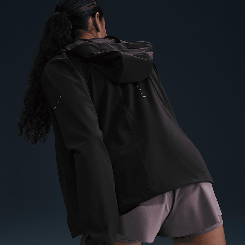 Nike/耐克 女款轻量透气防水防紫外线单层冲锋衣户外跑步运动夹克