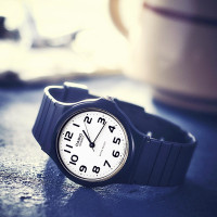 [明星同款]Casio/卡西欧 小黑表 MQ-24-7B2 轻薄百搭简约情侣表电子表男士女士通用 黑色