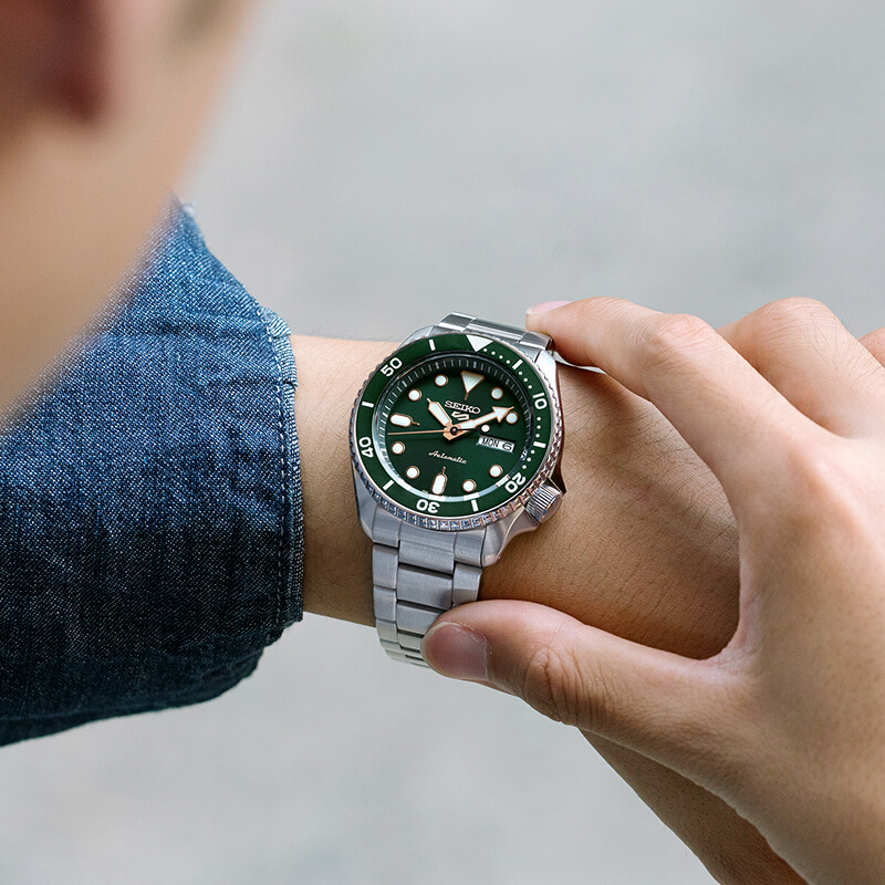 精工seiko手表新盾牌5号系列100米防水自动手动上链钢带绿水鬼运动