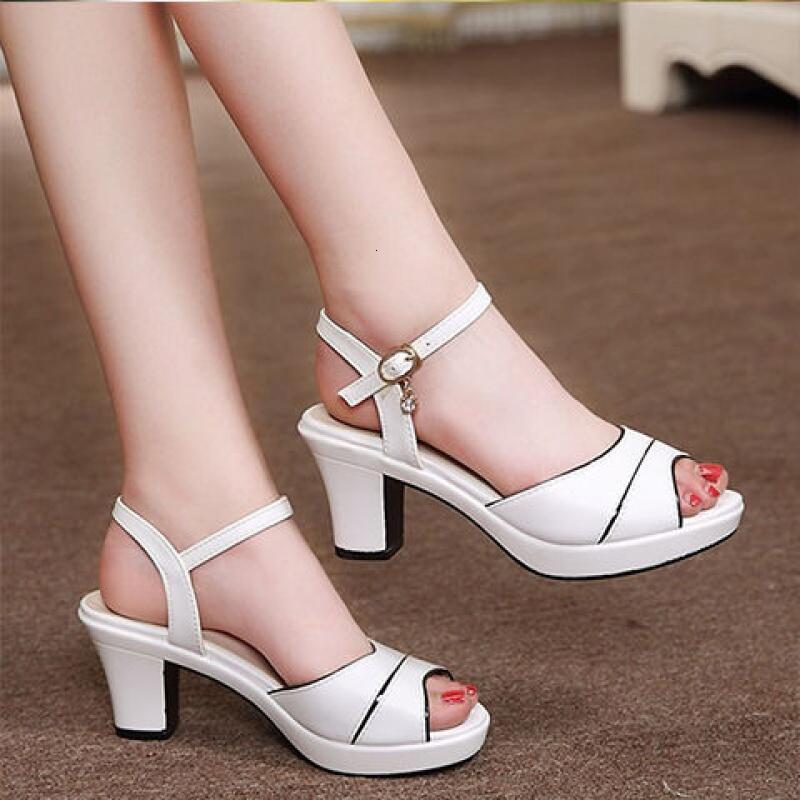 白色5厘米2019春夏季新款粗跟凉鞋女高跟鞋百搭一字扣带中跟鱼嘴鞋