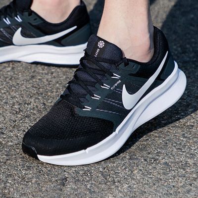 耐克(Nike)男鞋 RUN SWIFT 3 运动鞋减震防滑耐磨透气休闲鞋跑步鞋 DR2695-002 DR2695-002 40