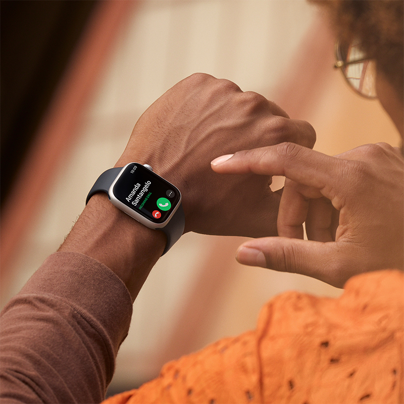 Apple Watch Series 8 智能手表 GPS版 45mm 午夜色铝金属表壳 运动型表带高清大图