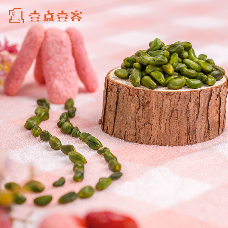 手指饼新鲜草莓慕斯蛋糕