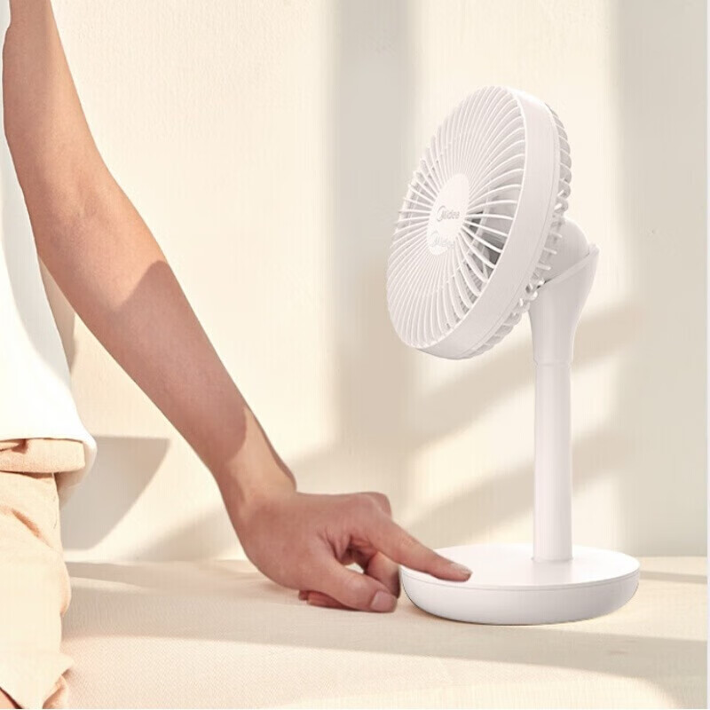美的(Midea)家用宿舍办公室迷你便携式小型台式 七叶节能低噪电扇 FTD15XA高清大图