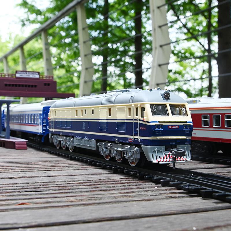 东风4b仿真火车模型玩具电动轨道小火车东风4d内燃机绿皮火车模型参数