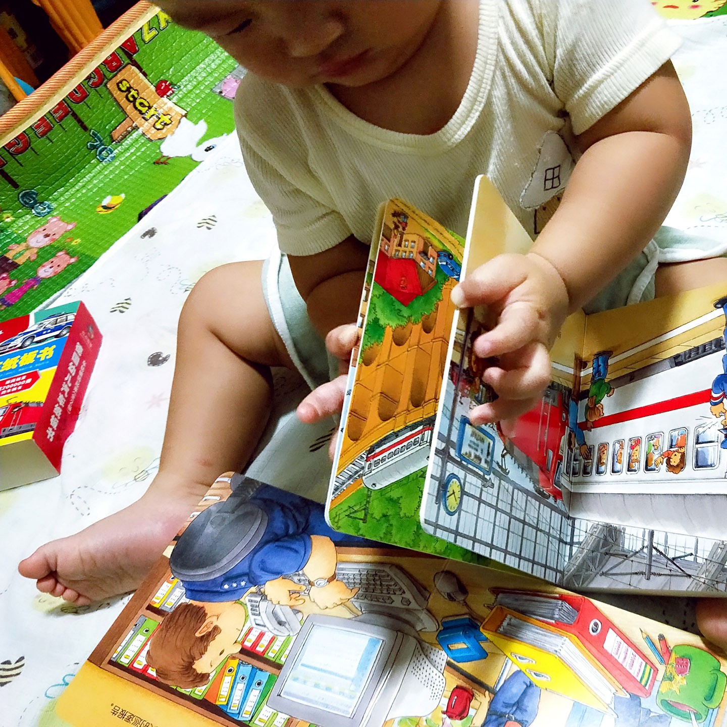[正版]德国幼儿汽车纸板书2册德国幼儿汽车绘本轱辘转起来 0-3岁(超厚两册装)交通工具纸板书幼儿早教书籍启蒙高清大图