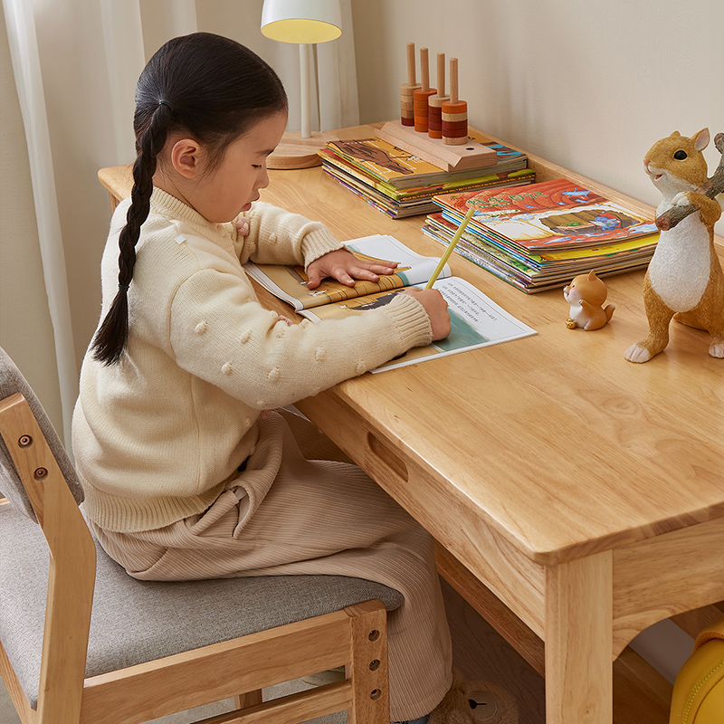 全友家居儿童书桌全实木学习桌椅子套装小学生人体工学写字台高清大图
