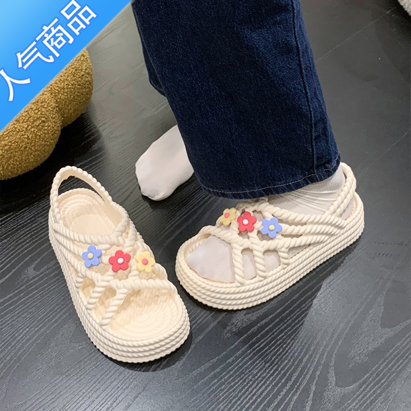 SUNTEK可爱花花凉鞋女夏季外穿2023年新款厚底松糕百搭海边沙滩罗马鞋子