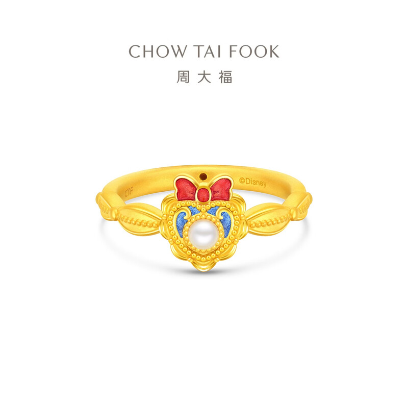 周大福迪士尼公主系列白雪公主蝴蝶结珍珠足金黄金戒指R38620高清大图