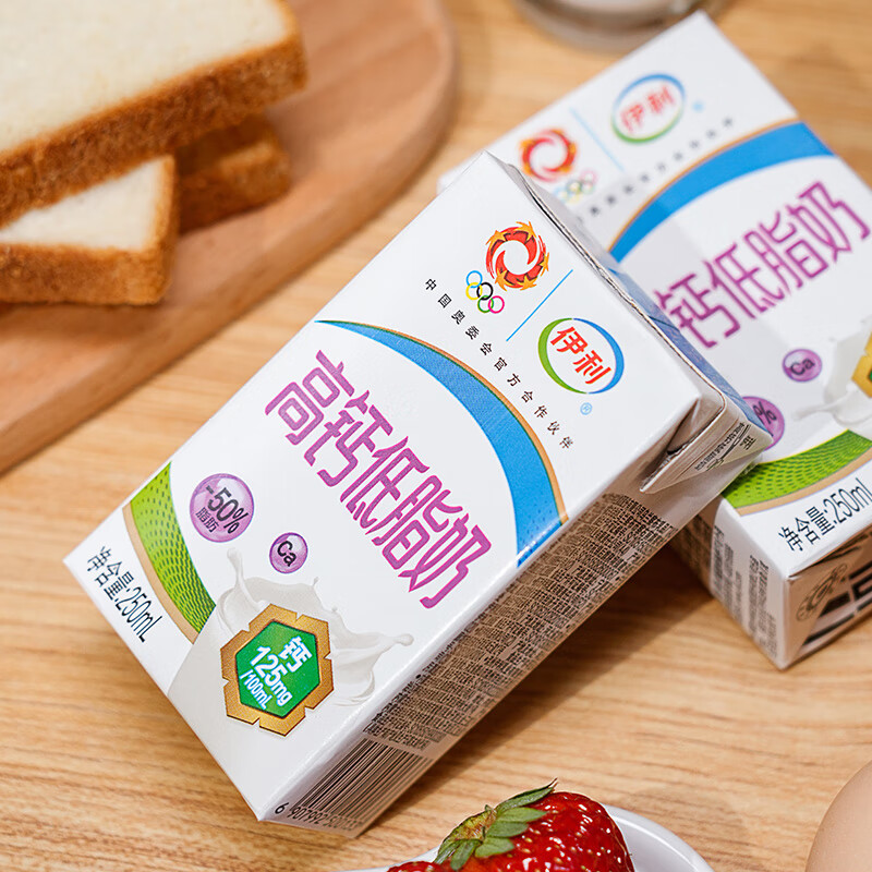 伊利 高钙低脂牛奶整箱 250ml*24盒 脂肪减半 增加25%钙 礼盒装高清大图