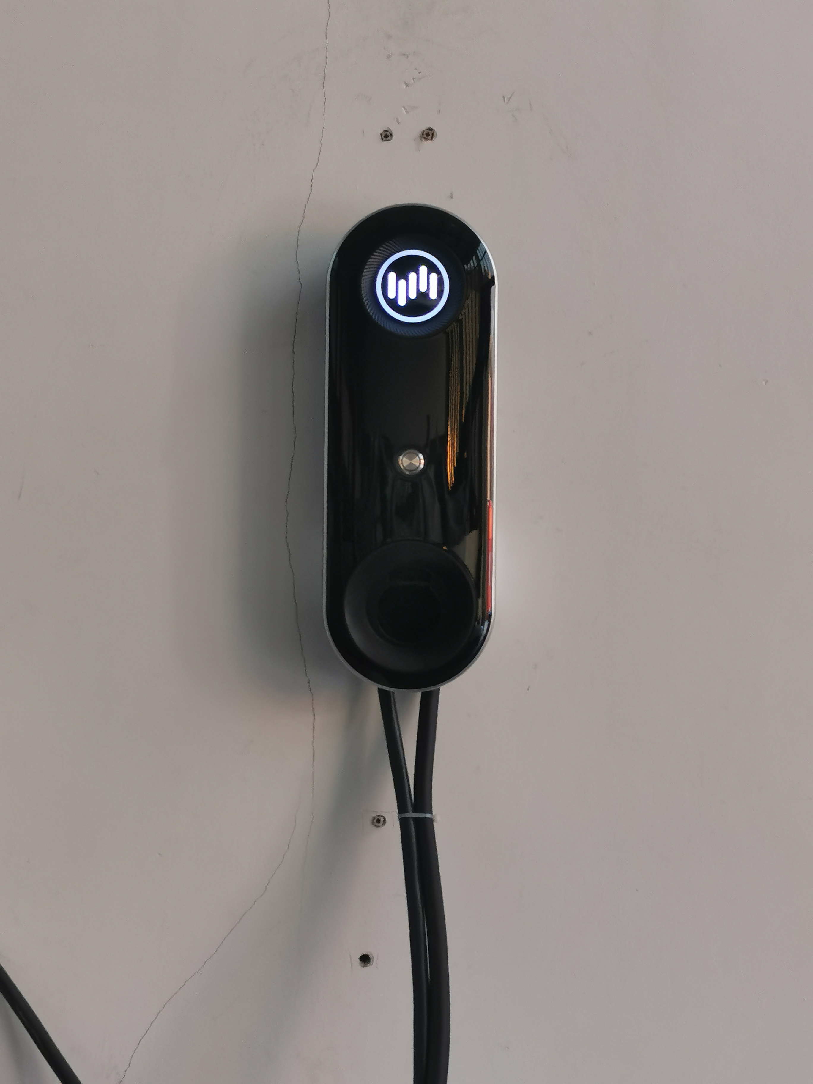 帮客材配 威马家用充电桩