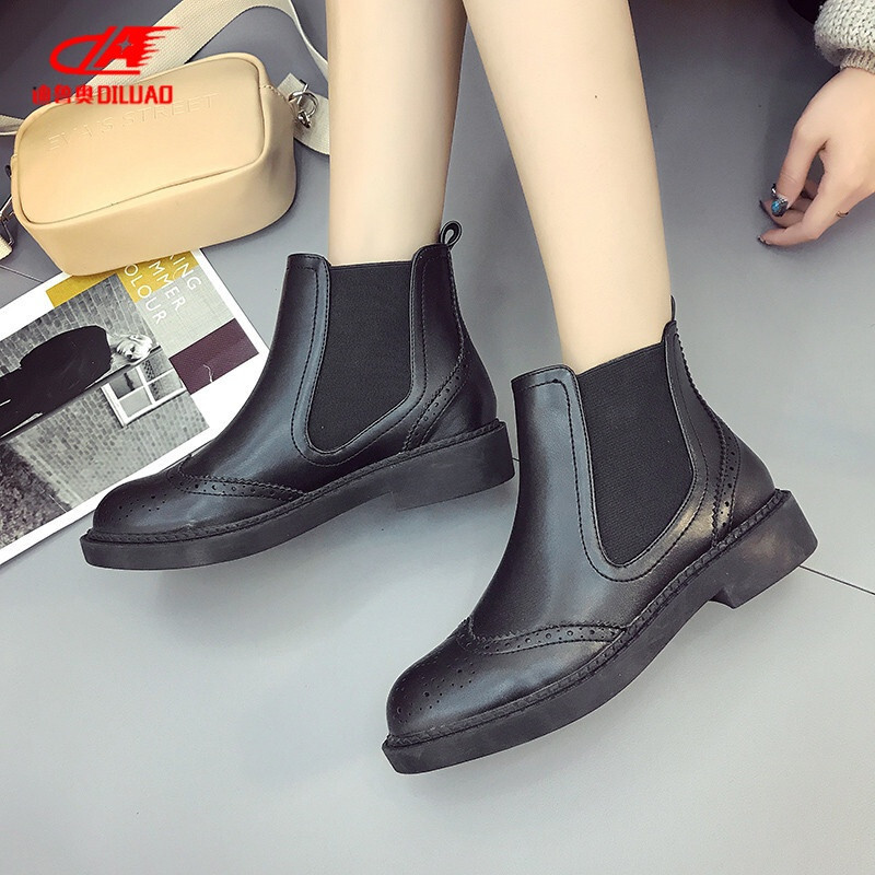 英伦风布洛克雕花短靴女春秋松紧带圆头平底短筒马丁靴黑色女靴子黑色