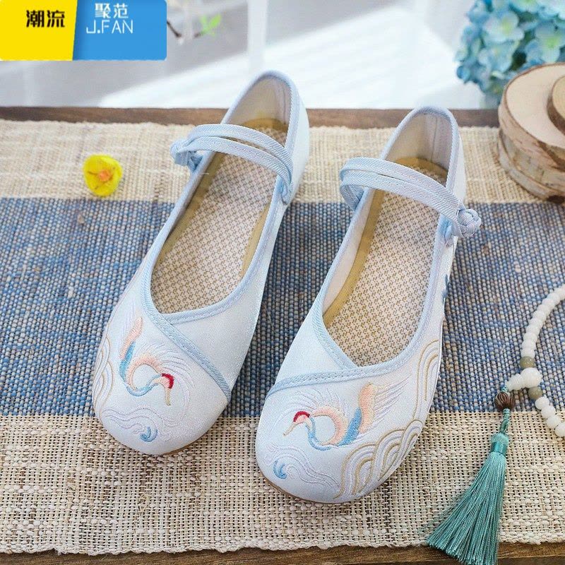 聚范新款老北京布鞋坡跟禅意低跟绣花鞋搭配纱裙旗袍茶艺师单鞋女图片