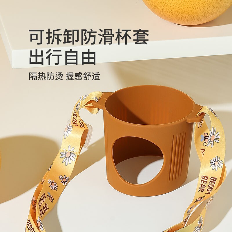 杯具熊儿童吸管冷萃杯Tritan材质男女学生幼儿园宝宝夏季便携大容量户外运动水杯带防滑杯套550毫升高清大图