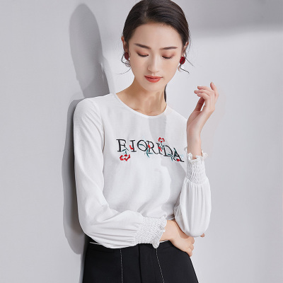 欧昵雪 春秋季字母绣花圆领木耳边褶皱袖口长袖T恤女打底衫q