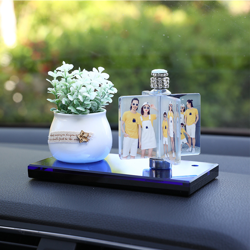 敬平汽车摆件女车内饰品车载香水装饰用品大全创意照片定制小迷翠草白
