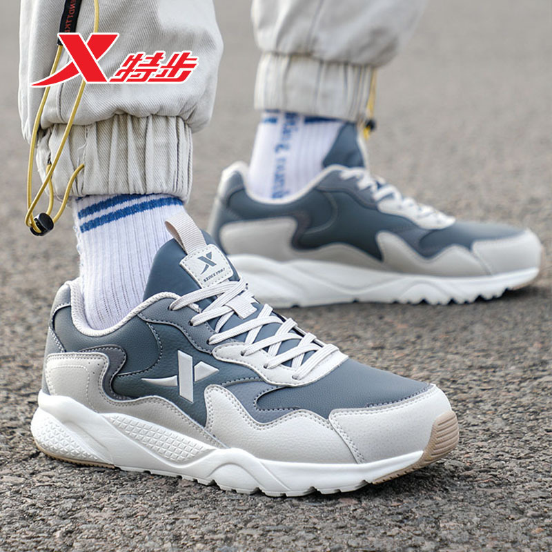 特步男鞋跑步鞋新款男士休闲鞋皮面复古潮流运动鞋男