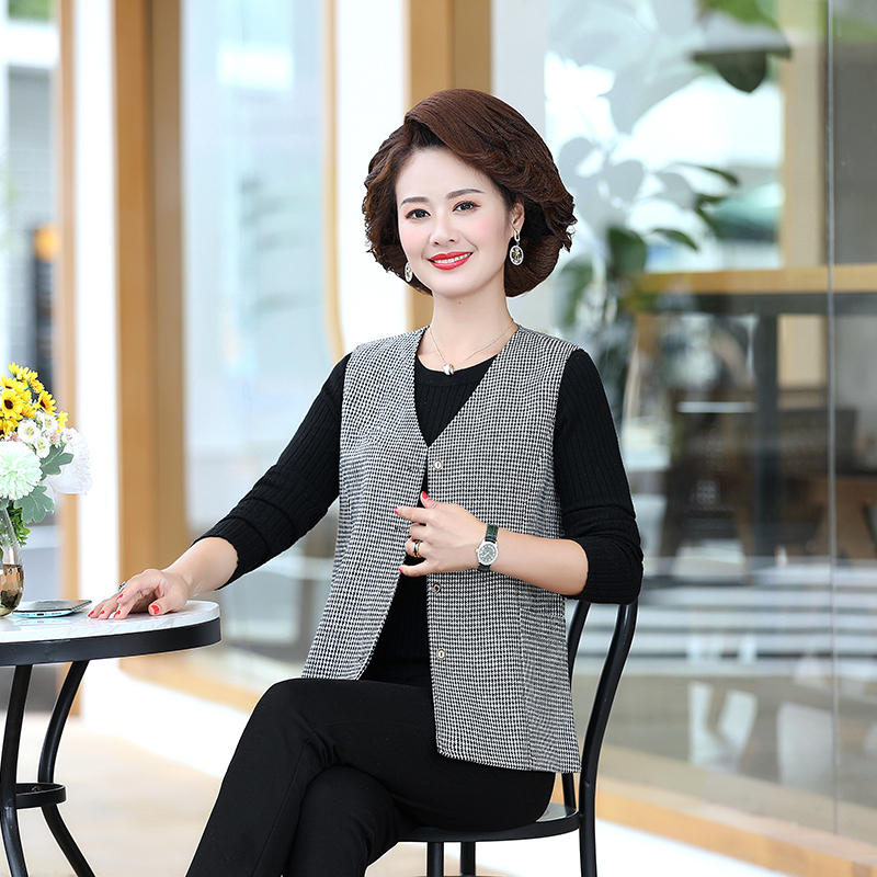 中老年女式马甲薄款v领老年人妈妈休闲外搭坎肩短款洋气马夹背心