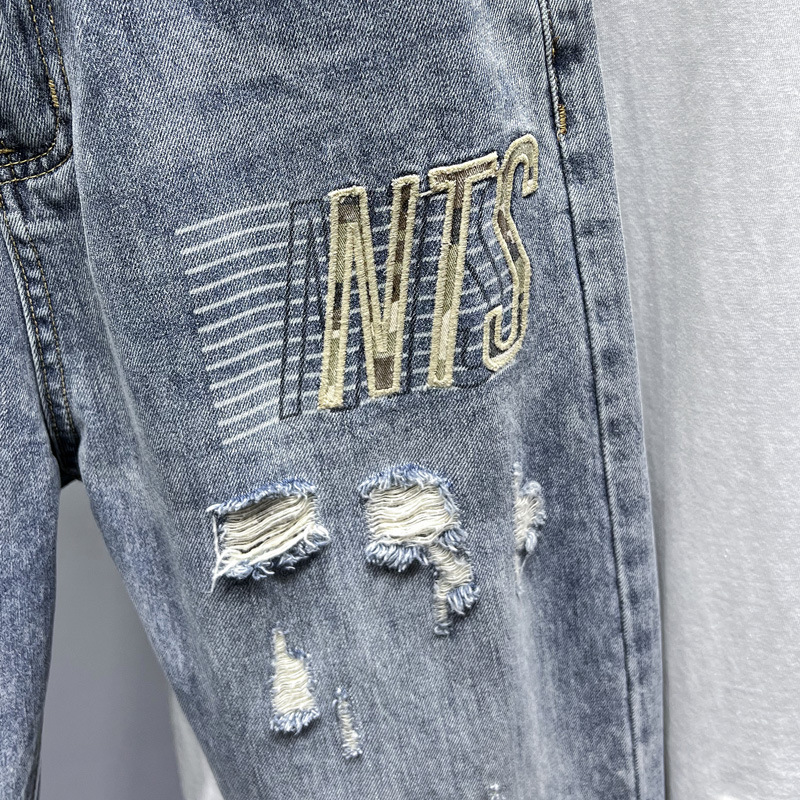 破洞字母牛仔裤