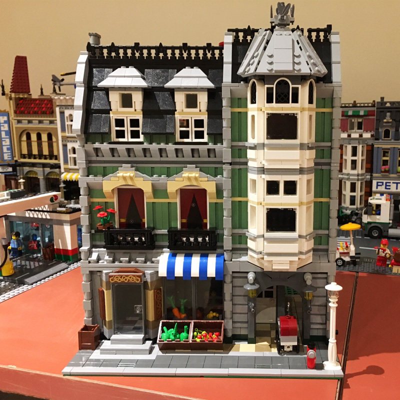 兼容乐高城市转角咖啡巴黎餐厅广场灯光街景拼装成人积木模型绿色杂货