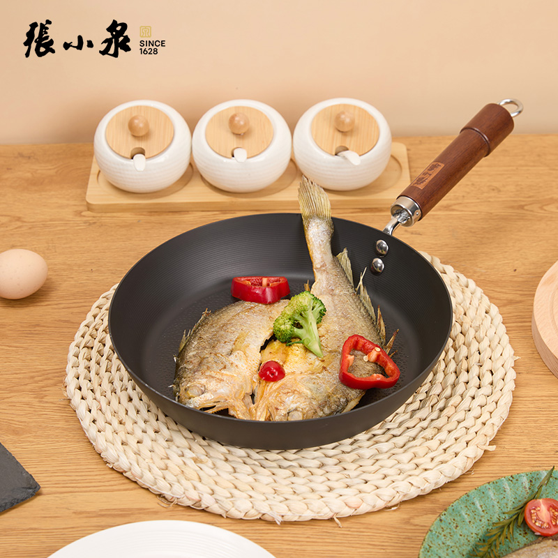 张小泉锤纹精铁煎锅高清大图