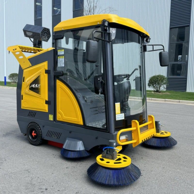 电动四轮扫地清洁车图片