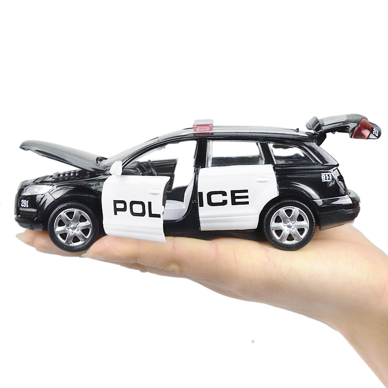 彩珀奥迪q7警车声光回力合金汽车模型玩具车男孩礼物颜色随机