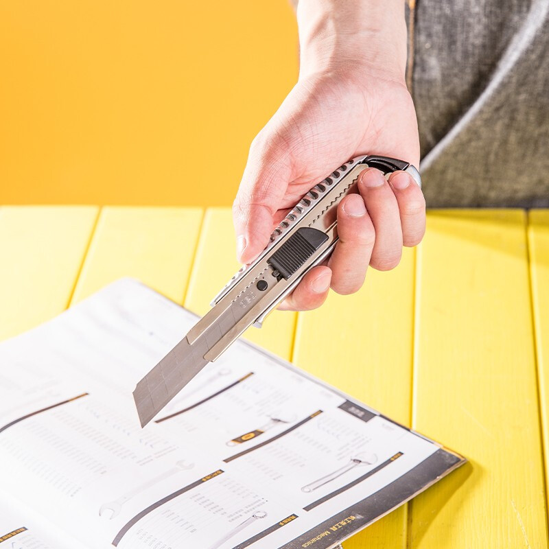 得力 电工刀 DL4255_SK2铝合金美工刀18mm(银) 单位:把高清大图