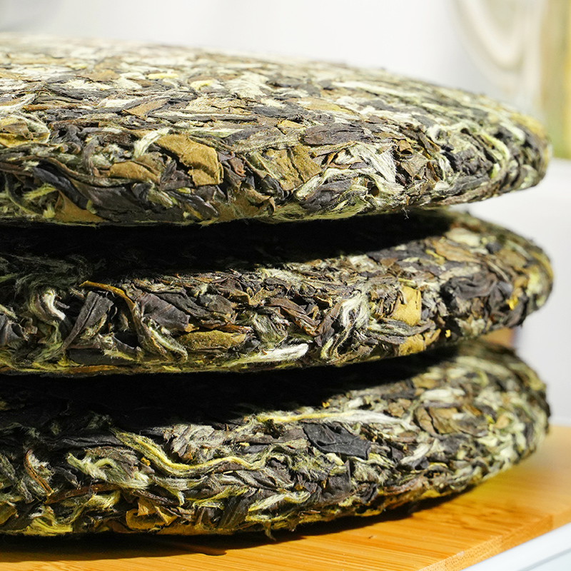 8年福鼎白茶花香白牡丹王茶饼明前茶老白茶高山太姥山白牡丹350g高清大图