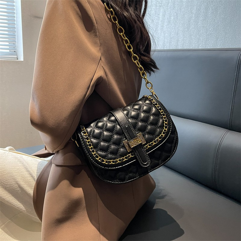 包包女2023街头潮流夏季新款女包单肩斜跨女士时尚腋下潮流小包