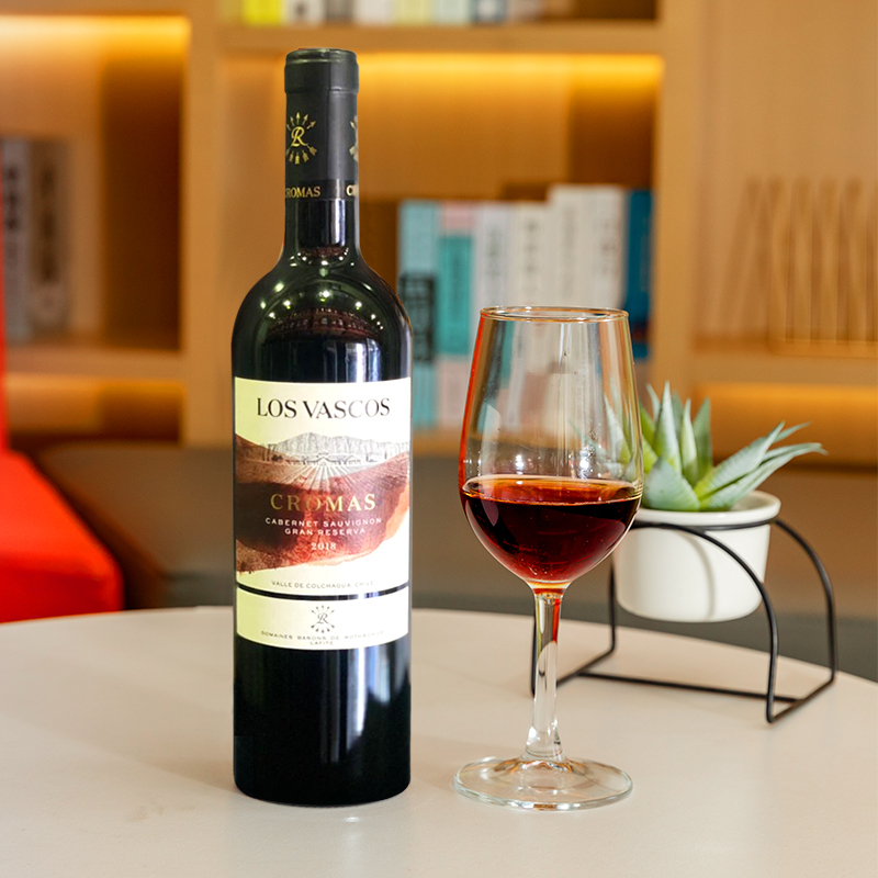 类人首果香型美乐干红葡萄酒这款美乐干红葡萄酒选用优质葡萄为粤料