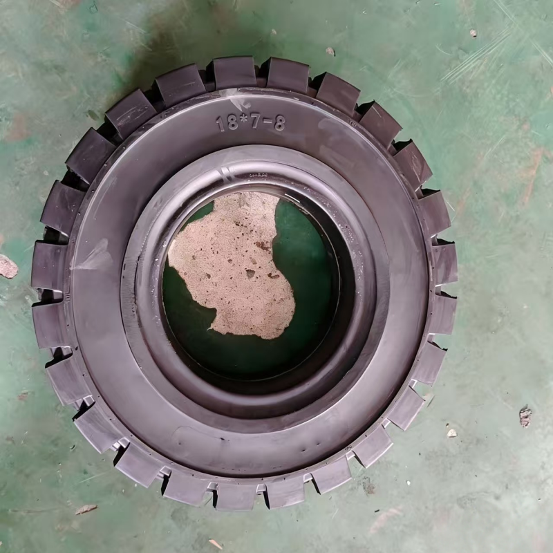 祝鑫 实心轮胎带轮毂 18*7-8 套高清大图