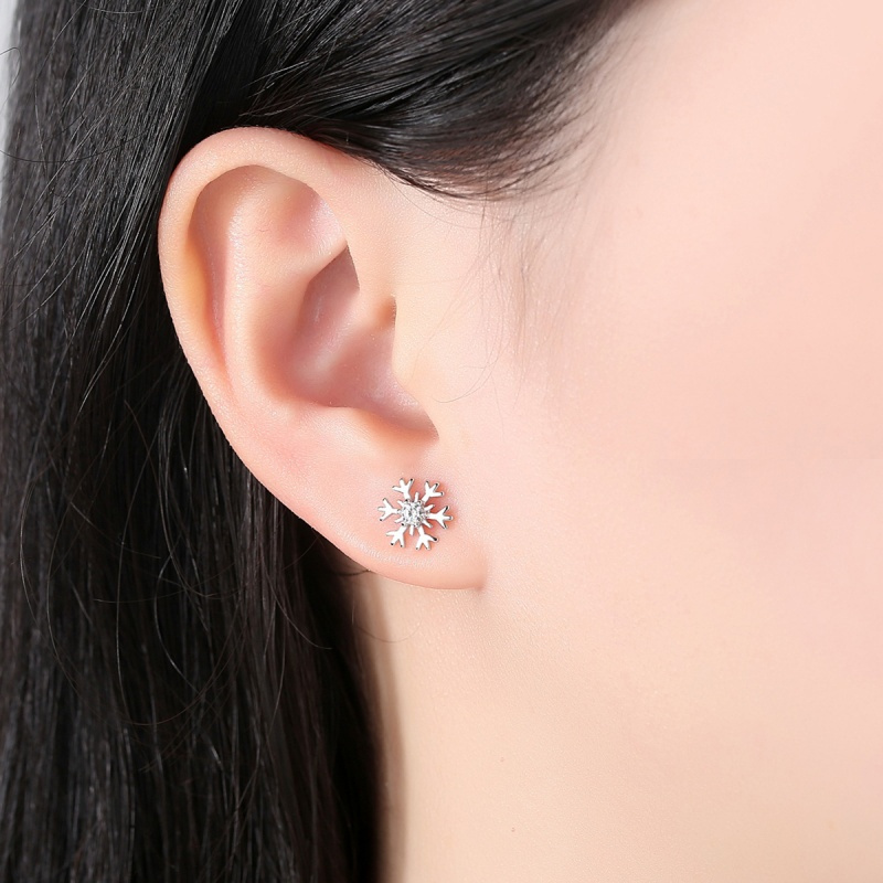 圣诞新品奥沃姿s925纯银耳钉女简约气质韩国创意个性潮人学生百搭雪花