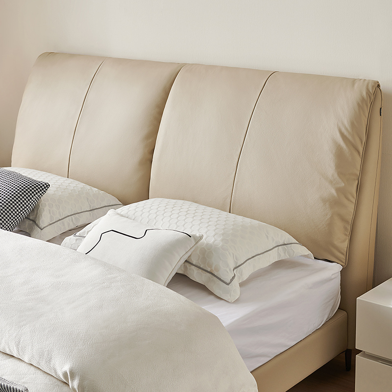 全友家居大象耳朵进口头层黄牛皮羽绒软靠现代简约卧室家具皮床双人床