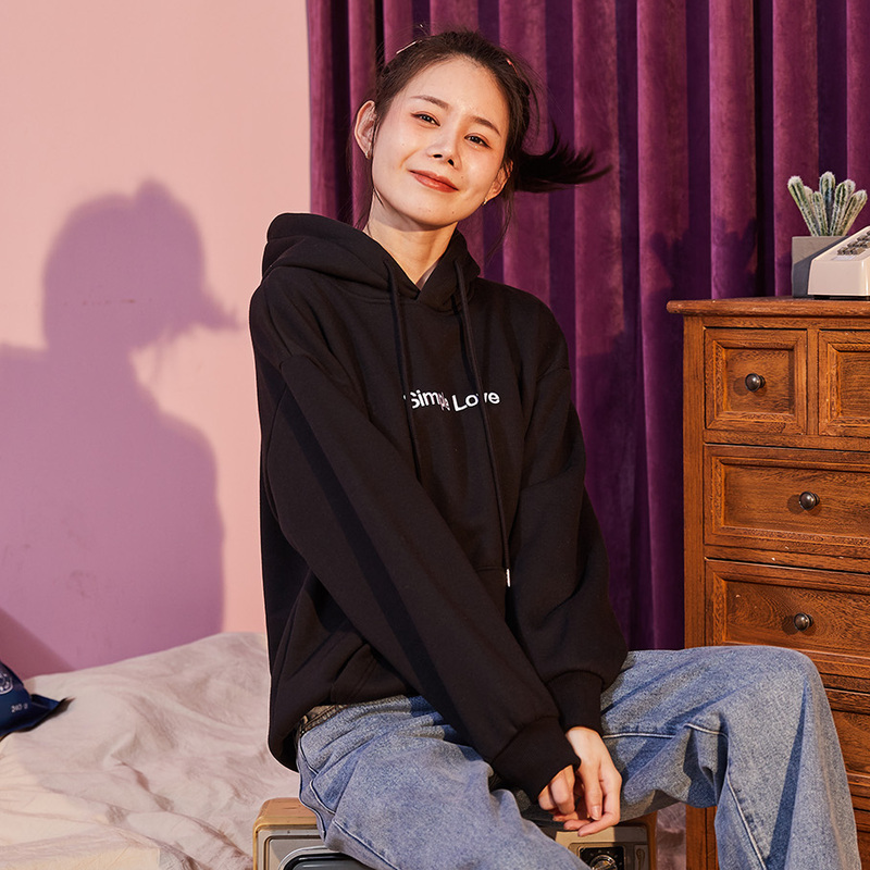 唐狮春新款套头连帽卫衣女胸前印花字母大口袋宽松休闲