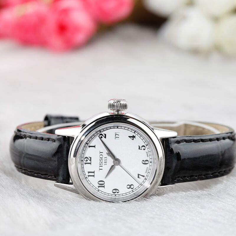 天梭(TISSOT)手表 卡森系列 石英表 女士金属表带休闲商女表T085.210.11.011.00