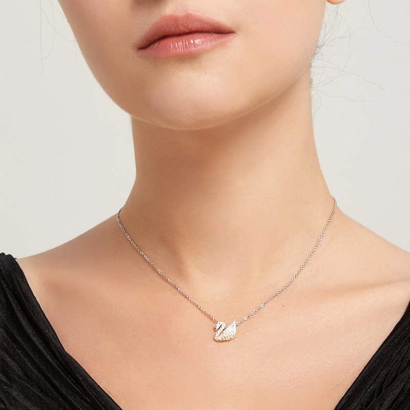 SWAROVSKI 施华洛世奇 蓝色渐变天鹅项链女黑色天鹅锁骨链