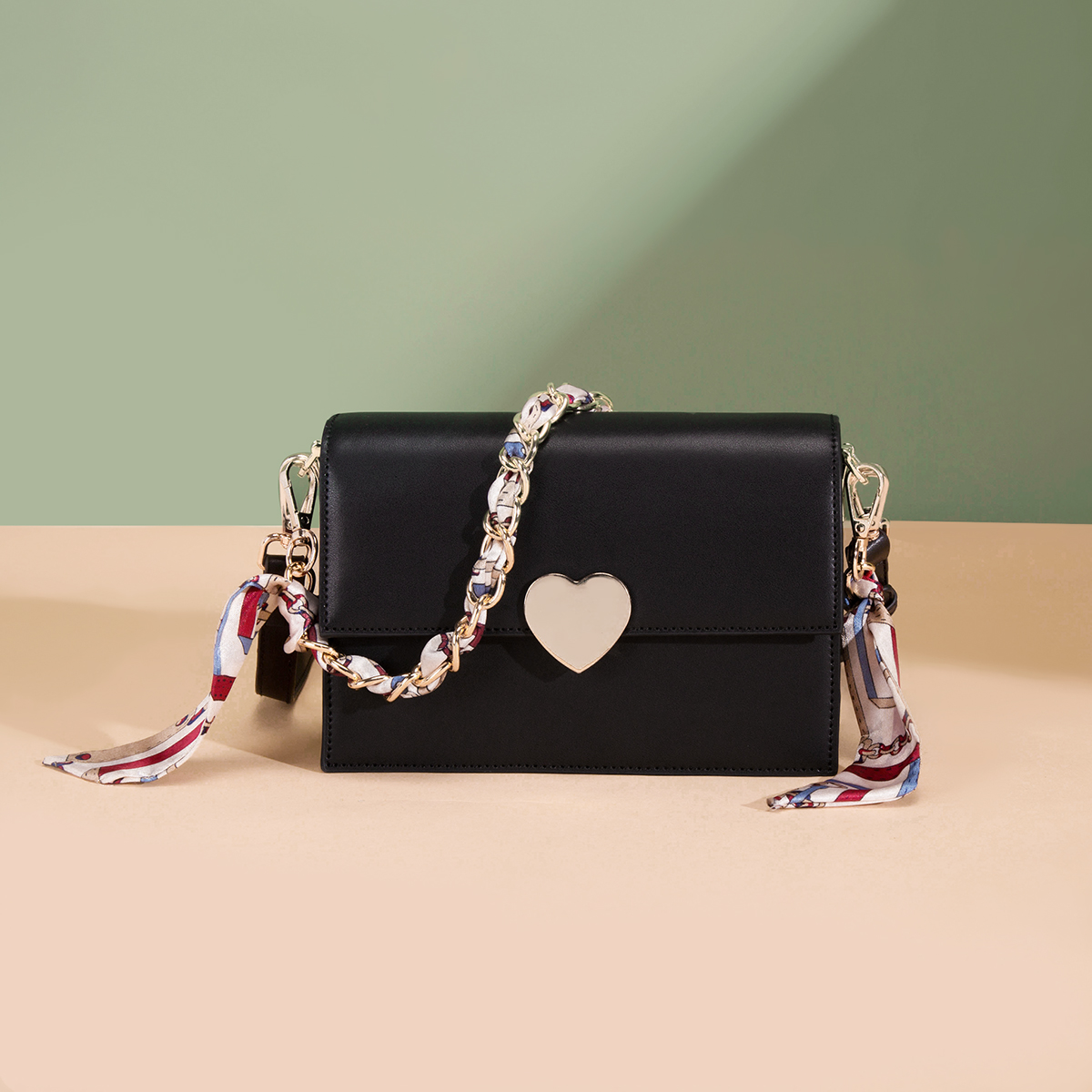 马克华菲爱心扣小方包风琴包单肩包丝巾装饰链条包参数