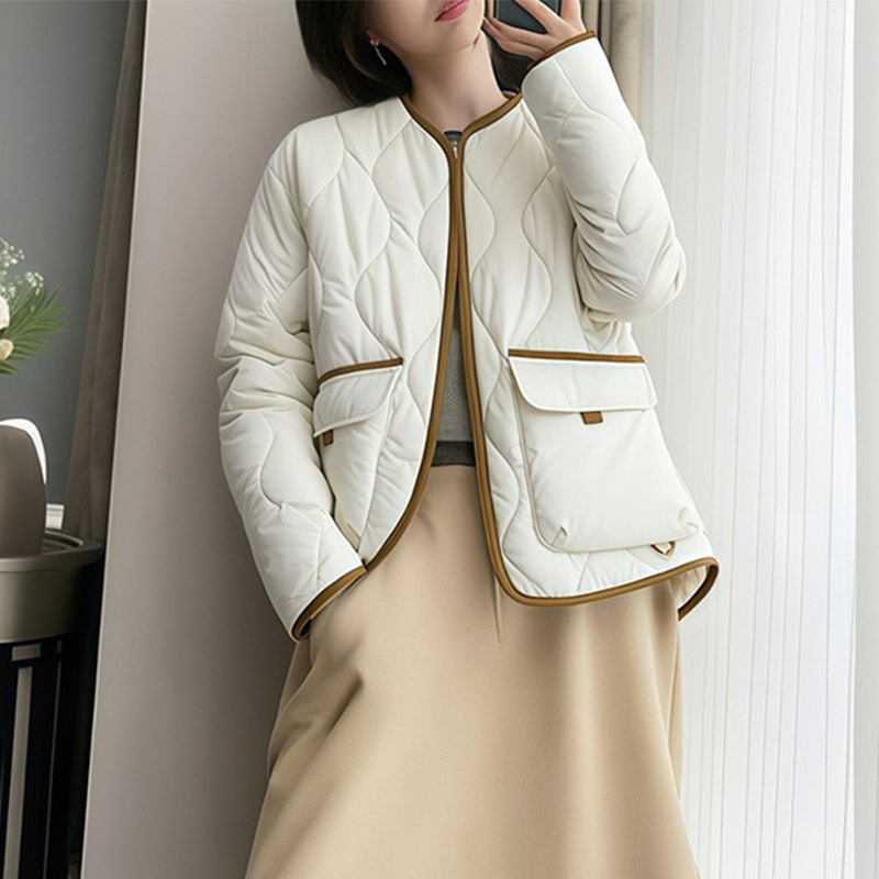 羽绒服女款冬季2025新款高级感羽绒外套短款小香风平湖女冬季羽绒服