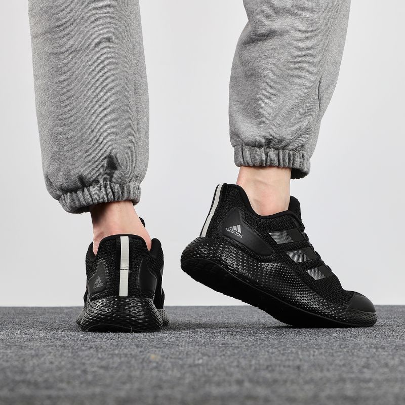 Adidas阿迪达斯男子新款低帮轻便百搭休闲运动跑步鞋GW2499 ZP高清大图