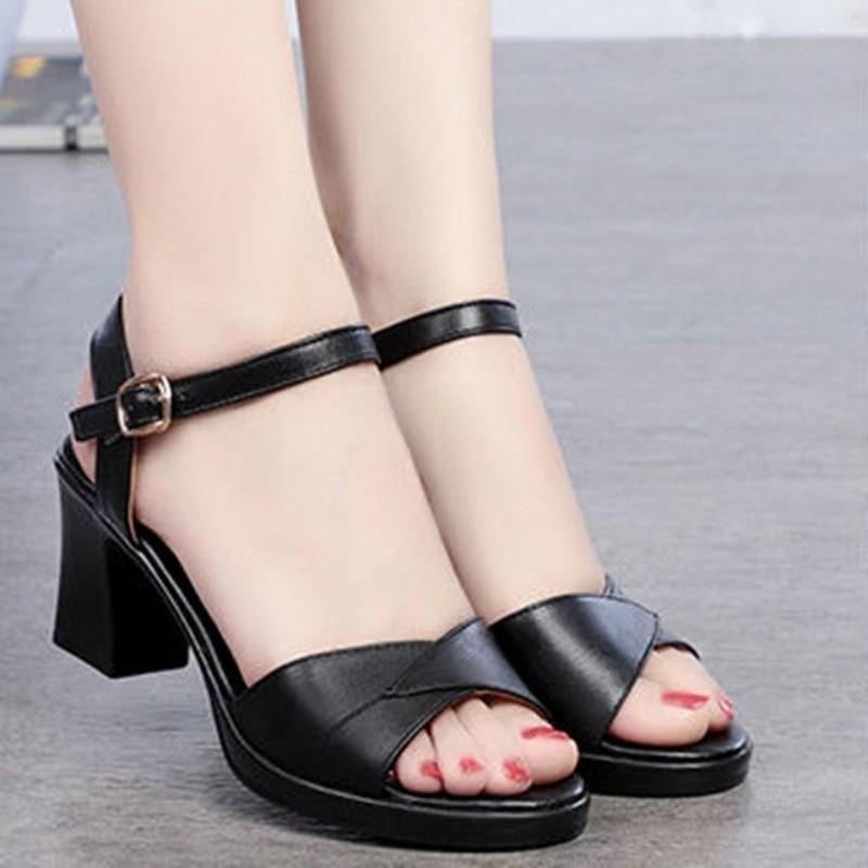 夏季新款高跟女凉鞋鱼嘴黑色真皮软底粗跟凉皮鞋女士中年妈妈凉鞋黑色